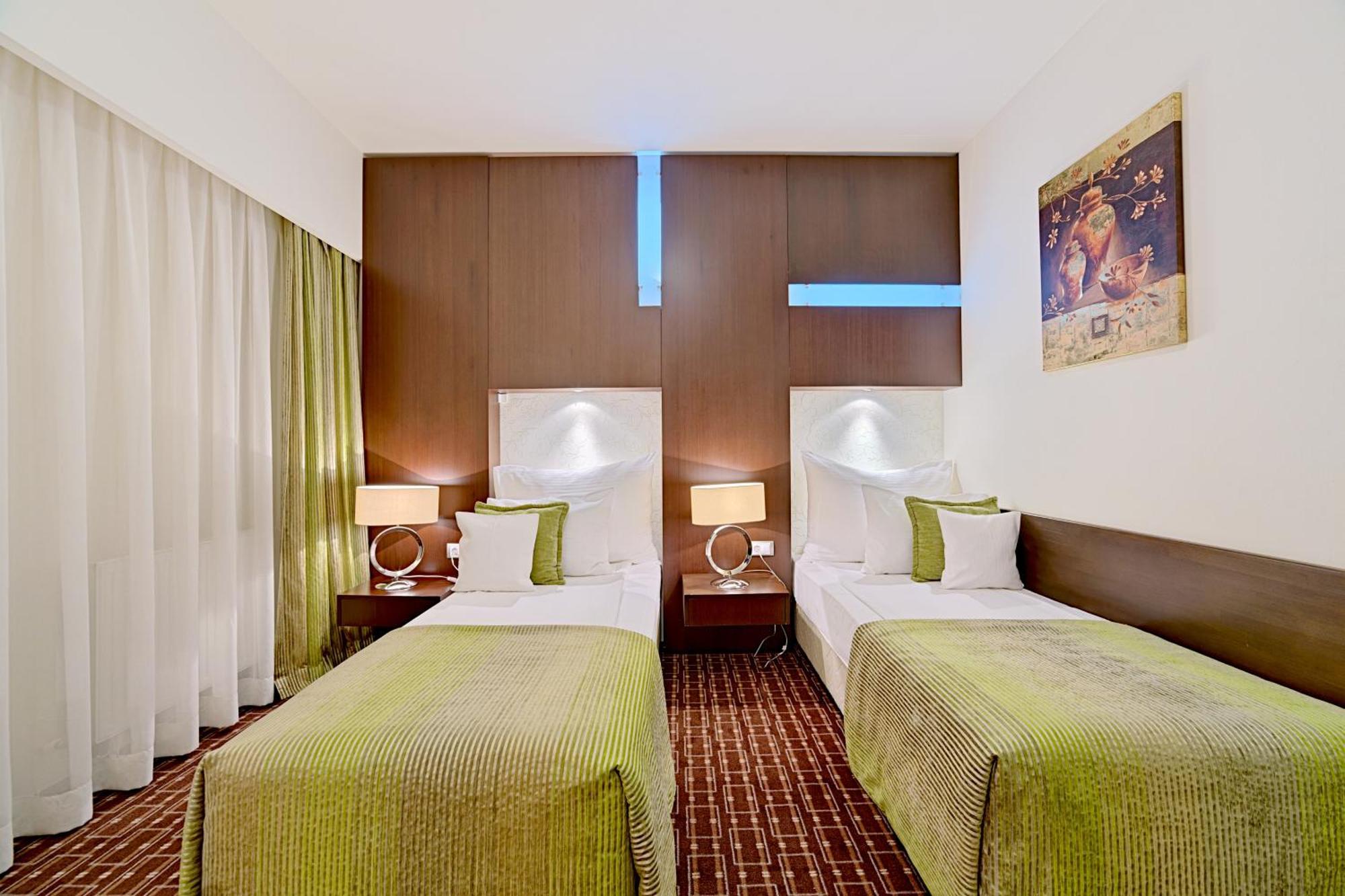 Hotel Cubix Brasov Ngoại thất bức ảnh