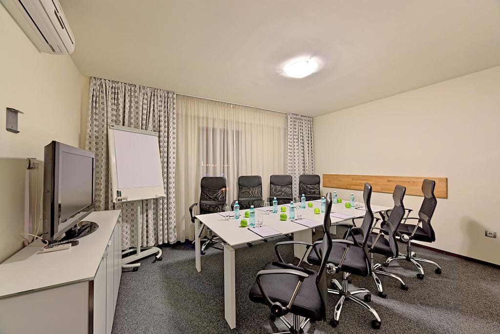 Hotel Cubix Brasov Ngoại thất bức ảnh