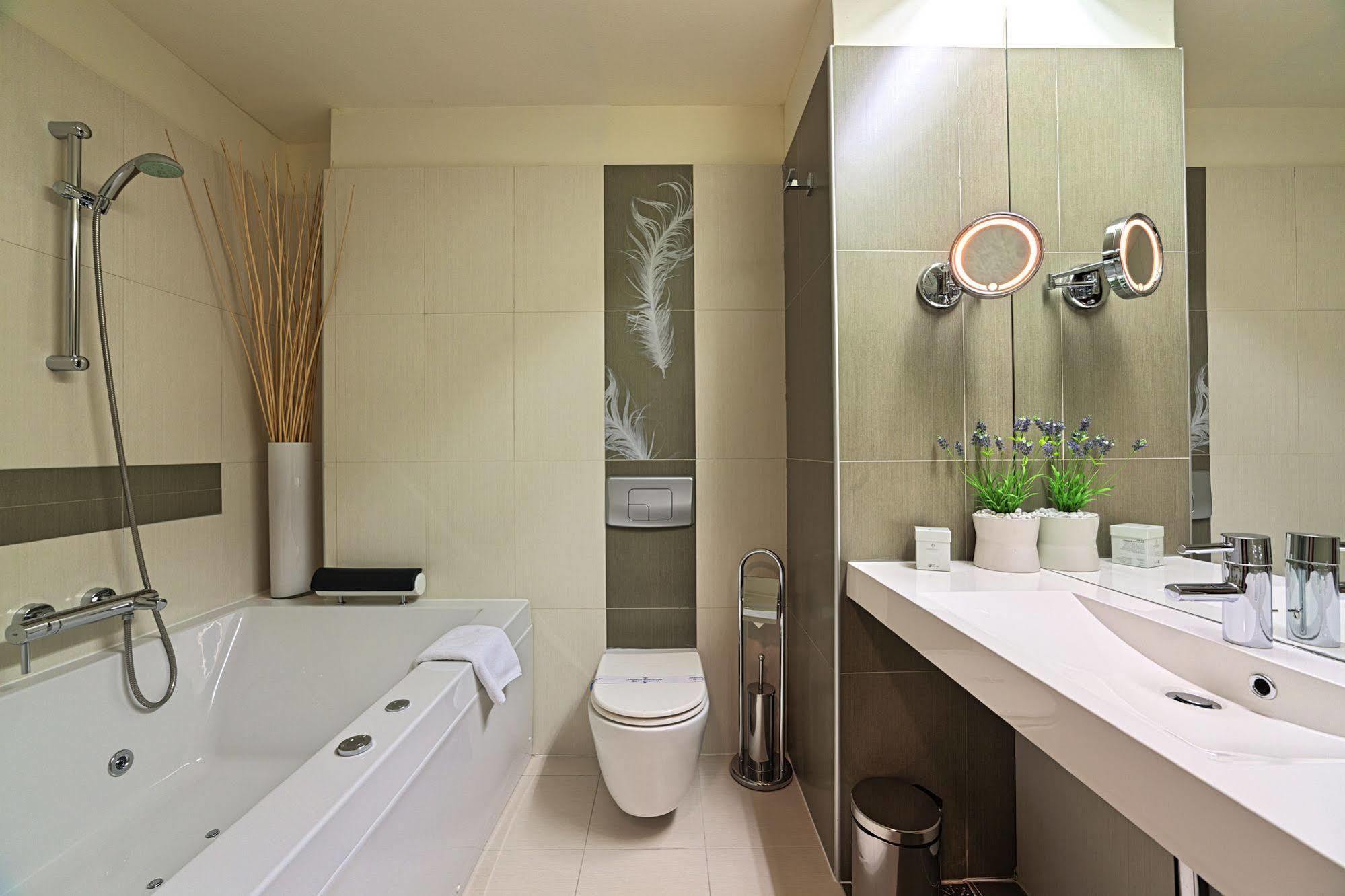 Hotel Cubix Brasov Ngoại thất bức ảnh
