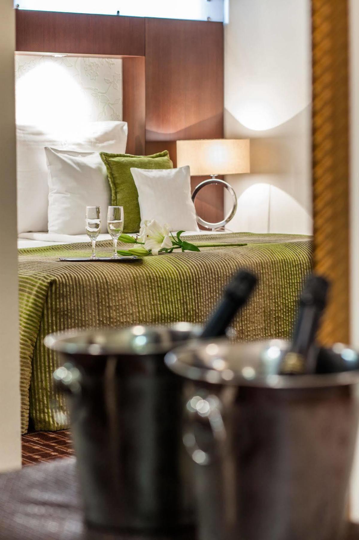 Hotel Cubix Brasov Ngoại thất bức ảnh