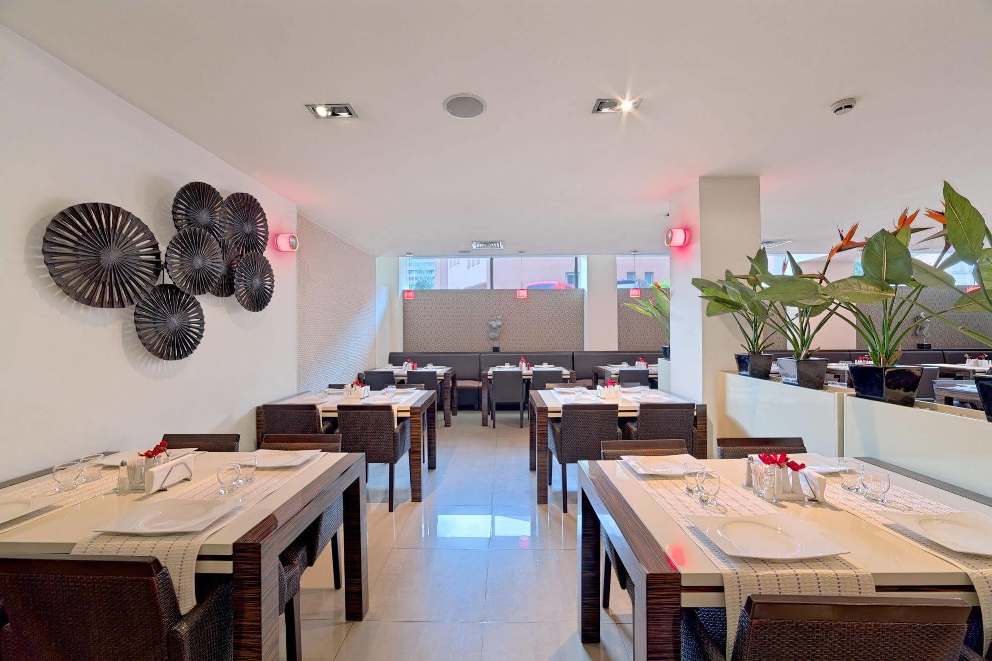 Hotel Cubix Brasov Ngoại thất bức ảnh