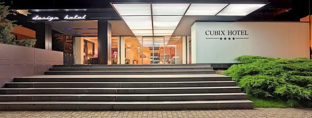 Hotel Cubix Brasov Ngoại thất bức ảnh